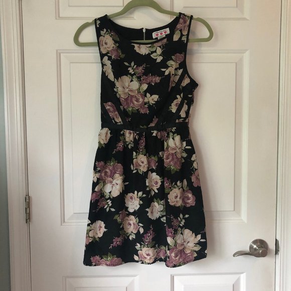 Purple and White Floral Print Dress - Picture 3 of 7